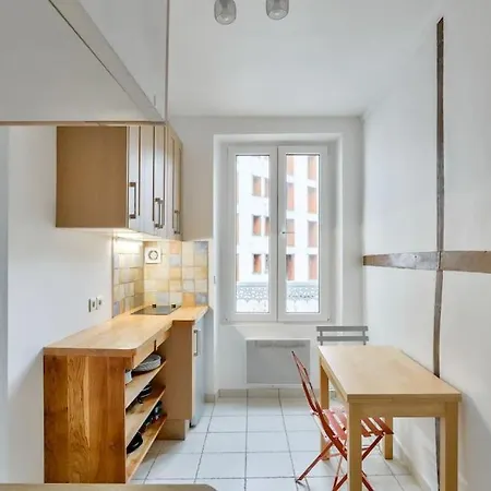 Apartment Studio Elegant A Deux Pas De La Place De La Nation Paris